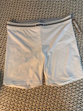Skims Women Fits Everybody Bike Shorts in White